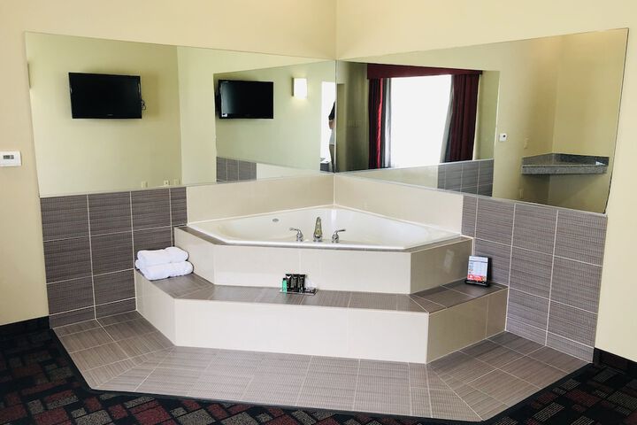 Wingate by Wyndham Lake Charles Casino Area