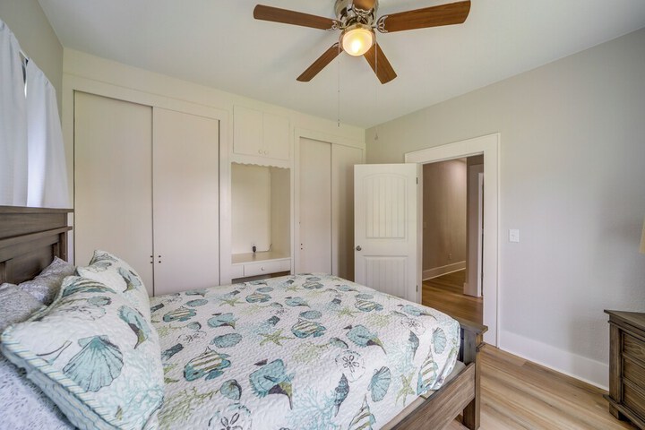 Walk to Lake Parks & Dining: Eufala Family Home!