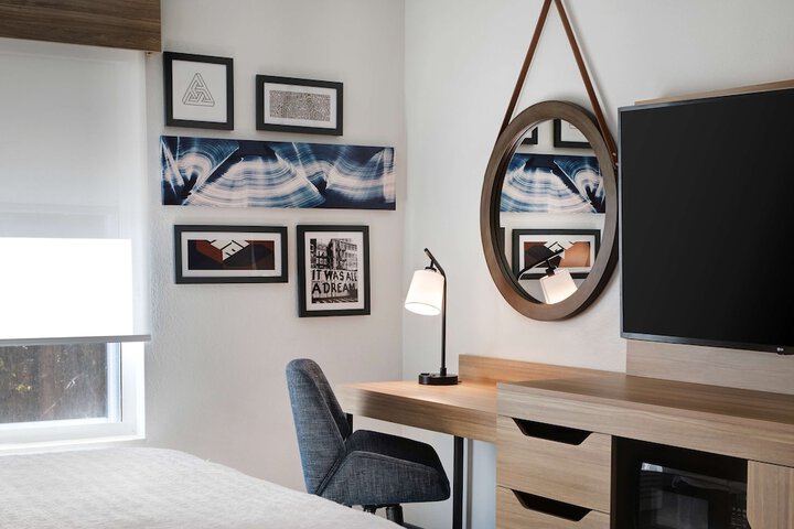 Room 32 of 51
