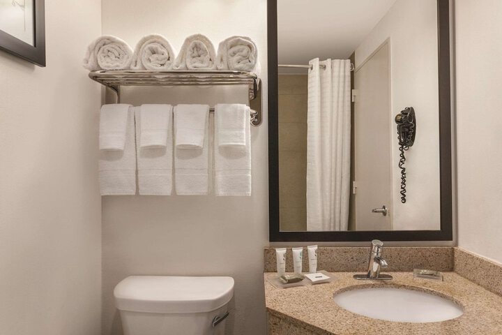 Country Inn & Suites by Radisson Woodbury, MN