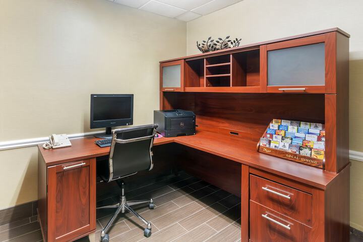 Business Center 25 of 25