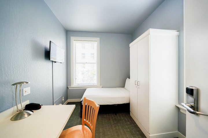 Room 21 of 27