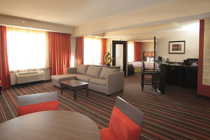 Room 27 of 37