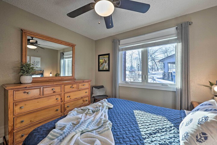 Bella Vista Home w / Deck + Trails: on Golf Course!