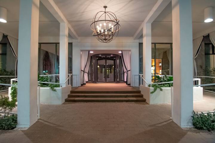 Proximity Hotel