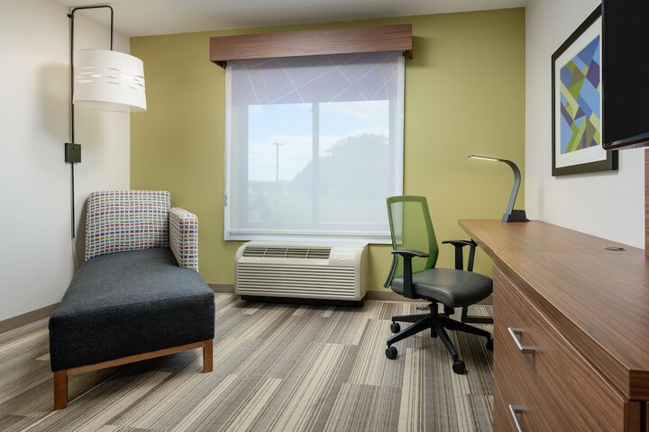 Holiday Inn Express Hotel & Suites Tullahoma by IHG
