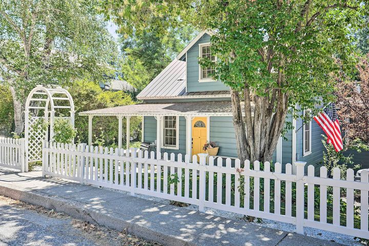 Downtown Nevada City 1900 Victorian Retreat!
