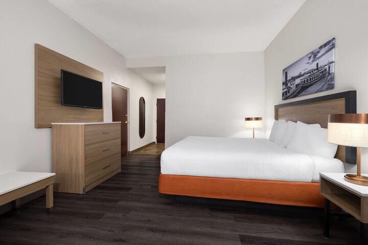 Baymont by Wyndham Savannah / Garden City