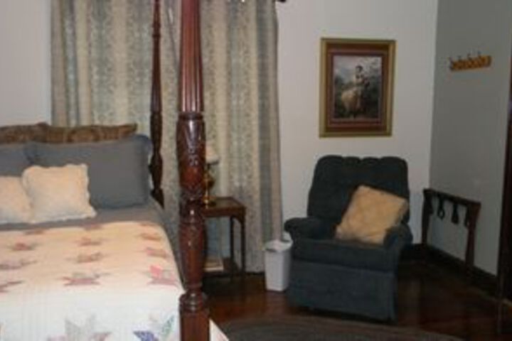 Maple Street Bed & Breakfast