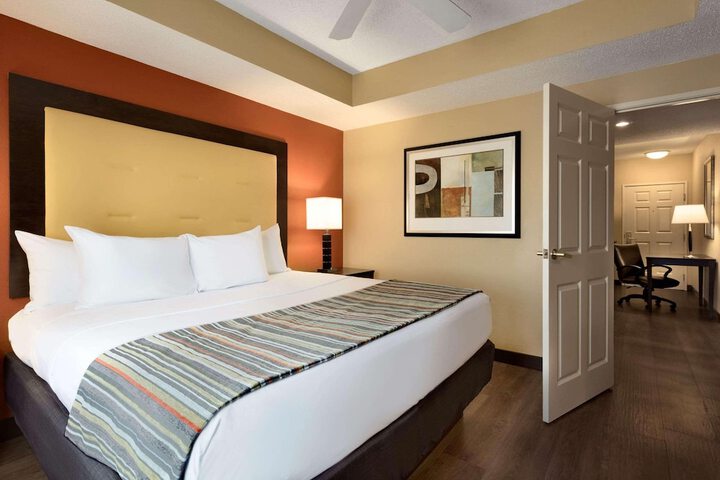 Room 17 of 25