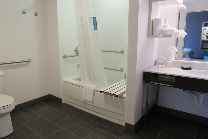 Room 141 of 169