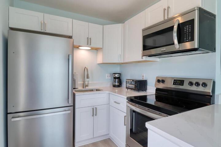 Beachfront Newly Renovated at Aqua Vista
