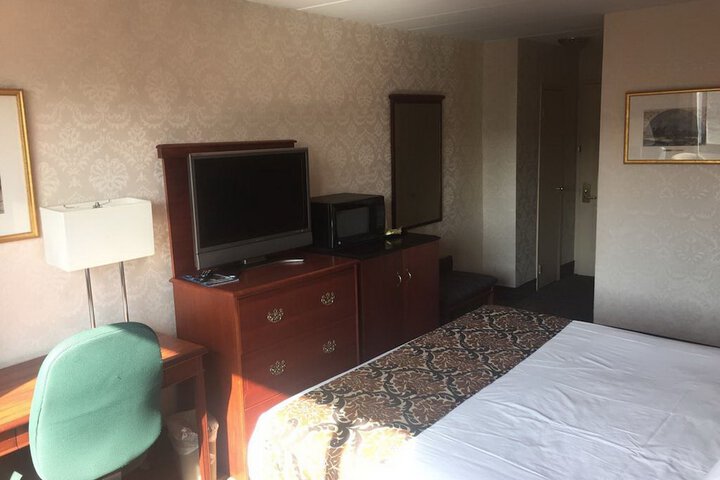 Room 14 of 18
