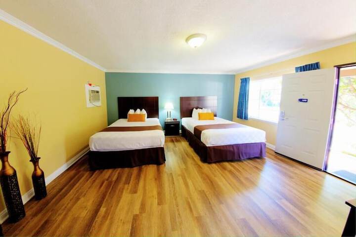 Palm Tropics Motel