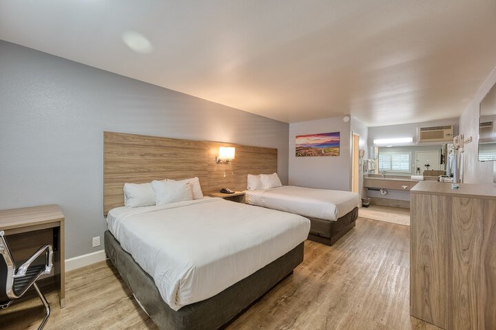 Room 33 of 48