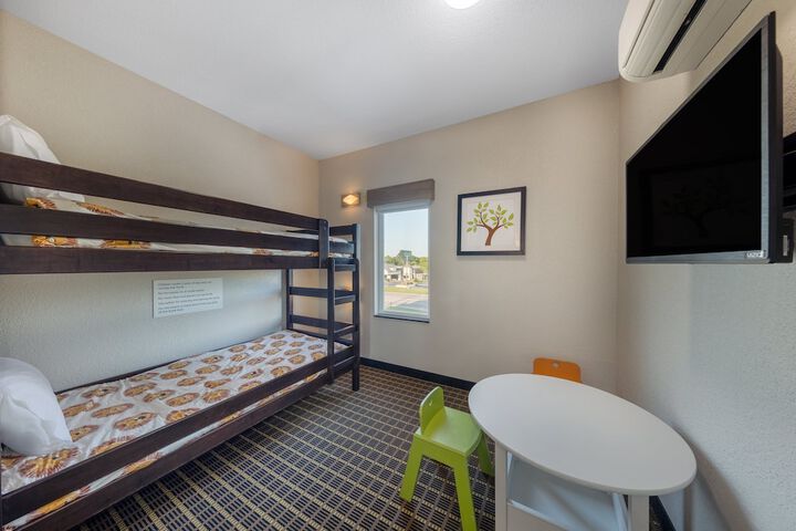 Holiday Inn Express Hotel & Suites Pittsburg by IHG