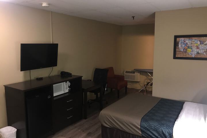 Room 6 of 18