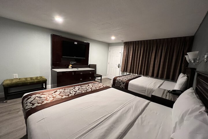 Room 12 of 22