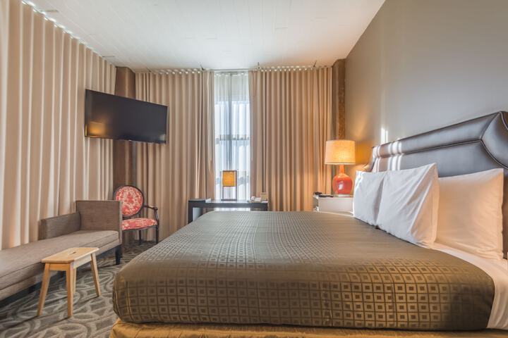 Room 42 of 90