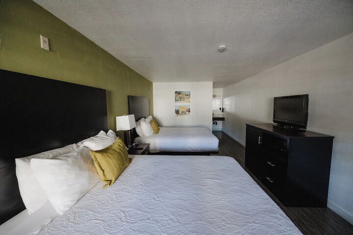 Room 34 of 40