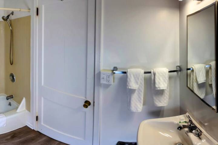 Room 51 of 140