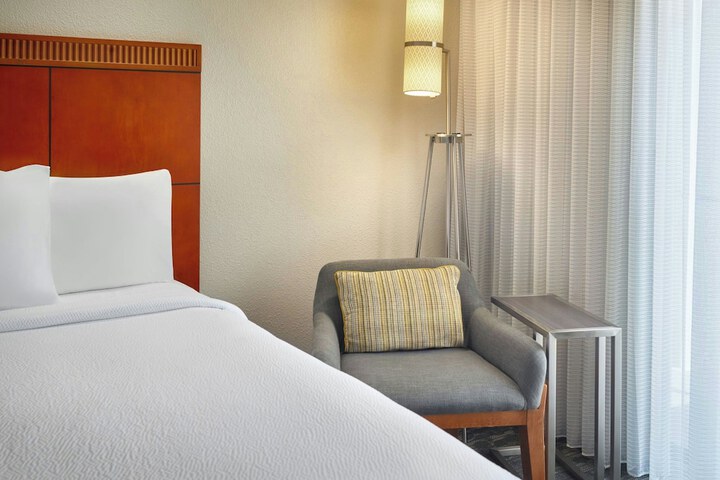 Courtyard by Marriott Atlanta Airport South / Sullivan Road