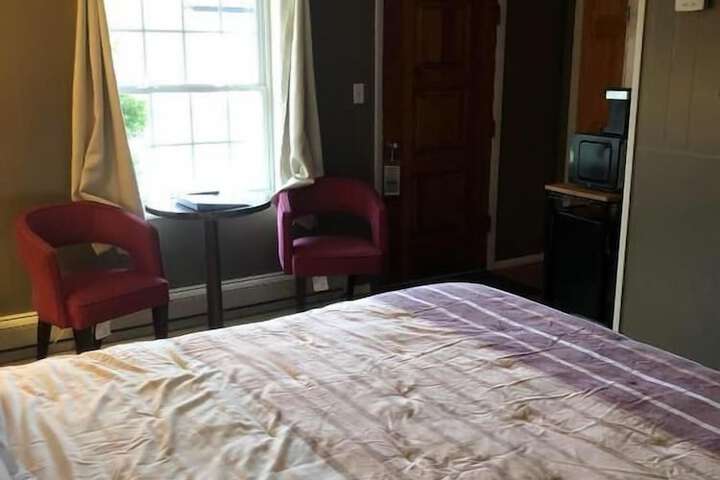 Room 10 of 14