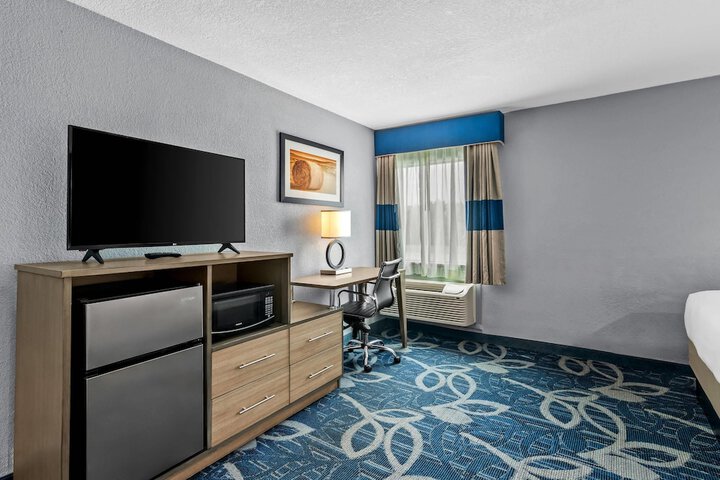 Quality Inn Shawnee North I-40
