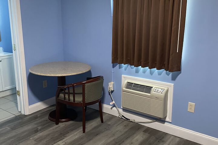 Room 33 of 95