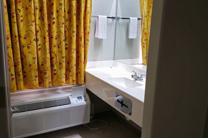 Room 120 of 121