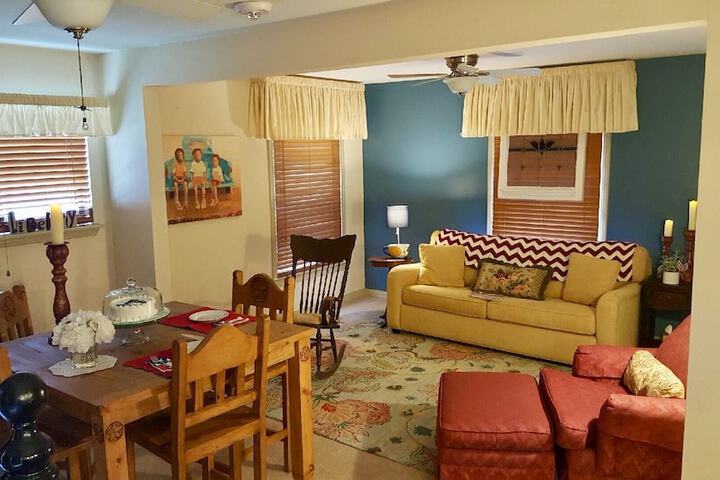 The Old Liberty Schoolhouse B & B