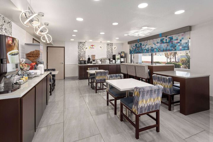 Super 8 by Wyndham Prattville Montgomery