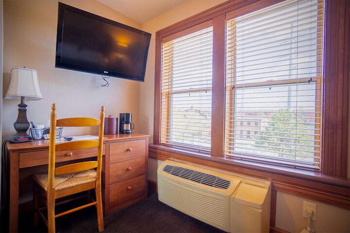 Room 70 of 132