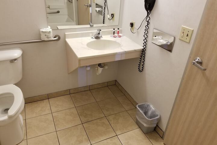 Super 8 by Wyndham Bellingham Airport / Ferndale
