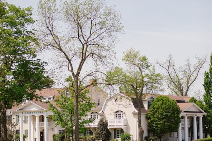 Riverbend Inn and Vineyard