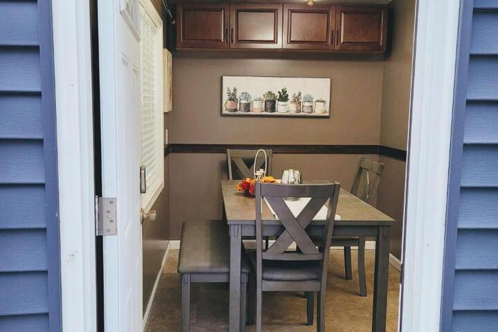 Nice house with private parking king bed fenced yard