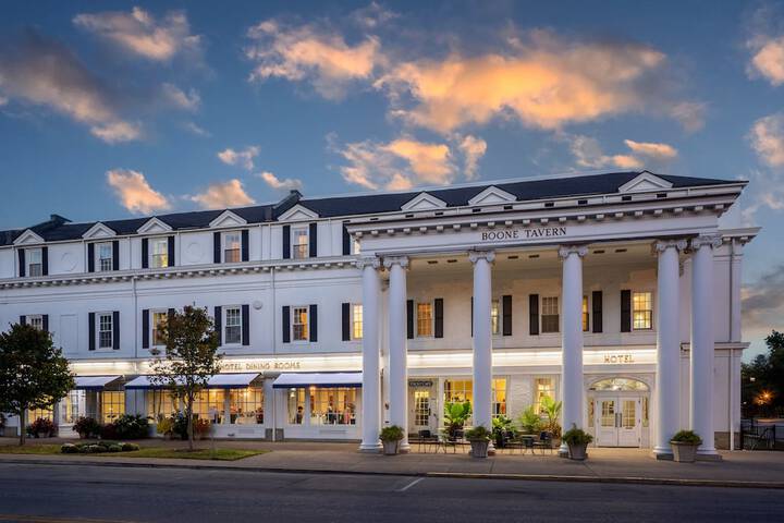 Historic Boone Tavern Hotel and Restaurant