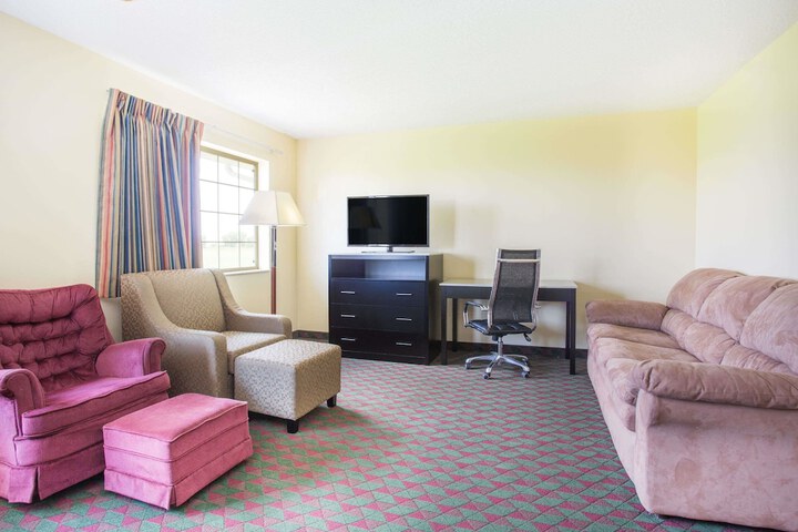 Room 8 of 40