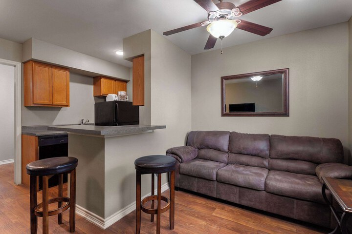 Eagles Den Three Rivers Texas a Travelodge by Wyndham