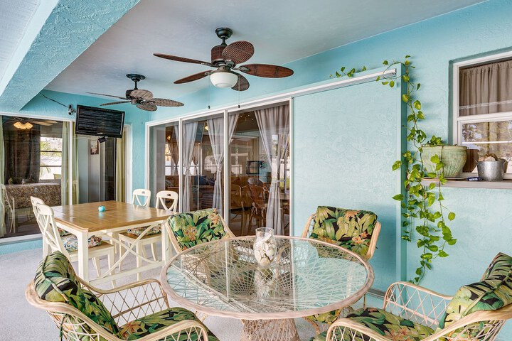 Breezy Englewood Condo w / Community Pool!