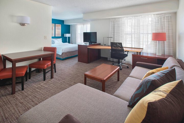 Room 13 of 18