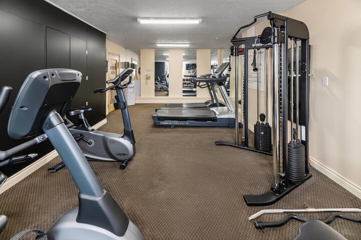 Econo Lodge Inn & Suites