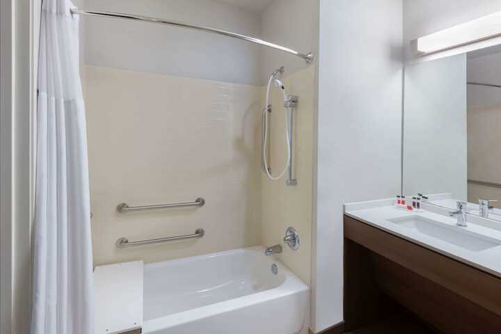 Room 8 of 19