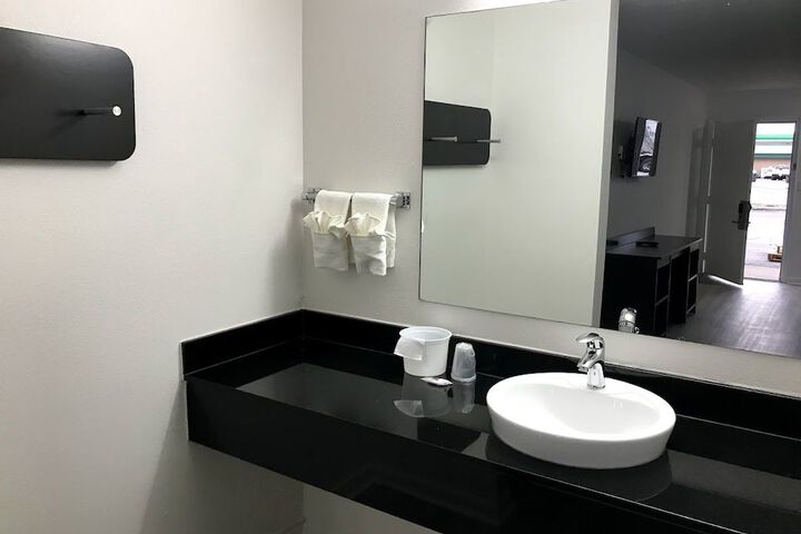 Room 16 of 32