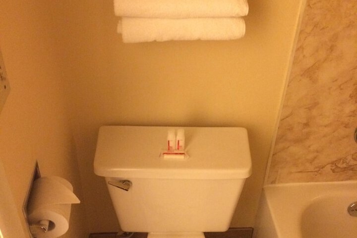 Room 5 of 32