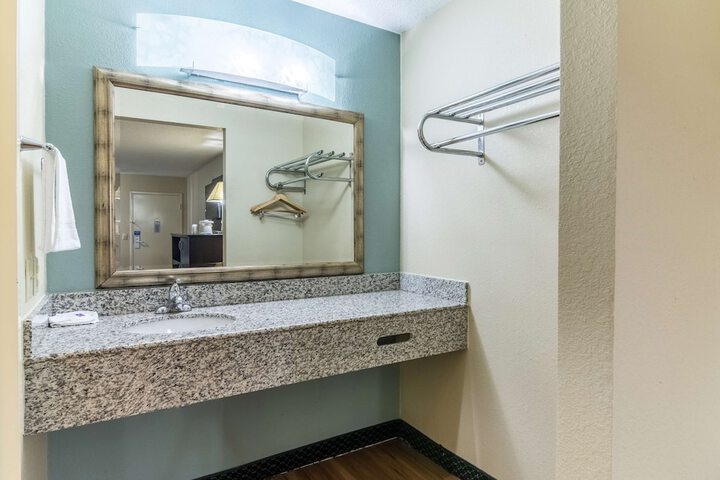 Motel 6 Kenly NC