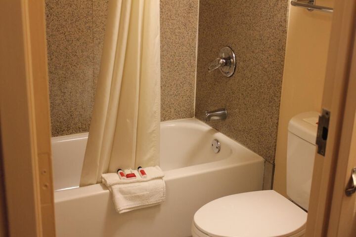 Room 8 of 12