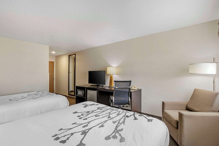 Sleep Inn & Suites Charles City