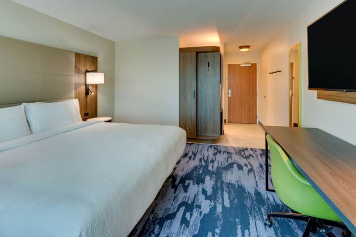 Room 11 of 24