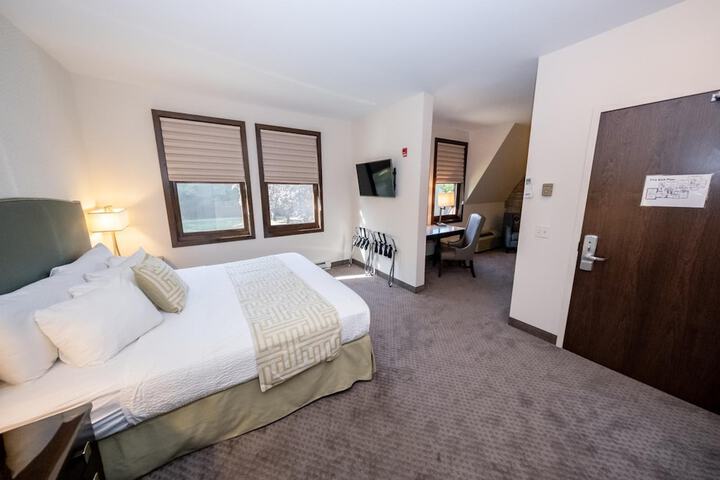 Room 33 of 49